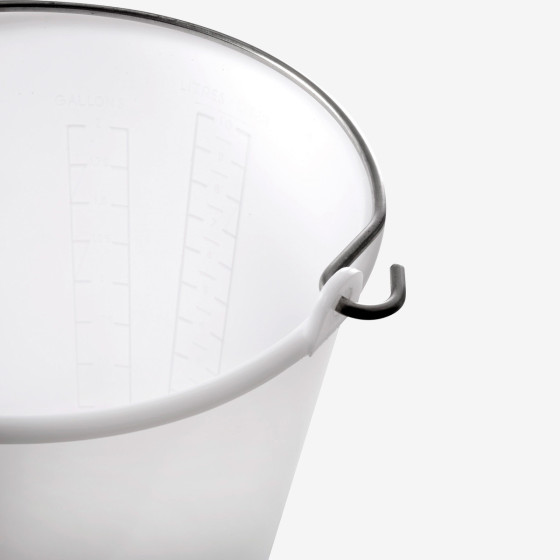Round bucket with stainless steel handle