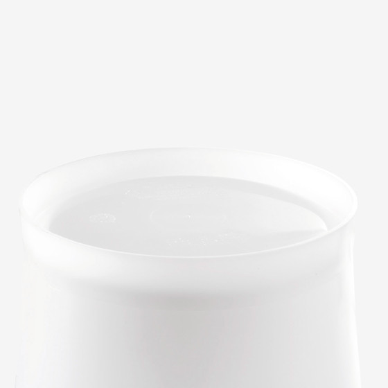 Graduated round bucket with stainless steel handle