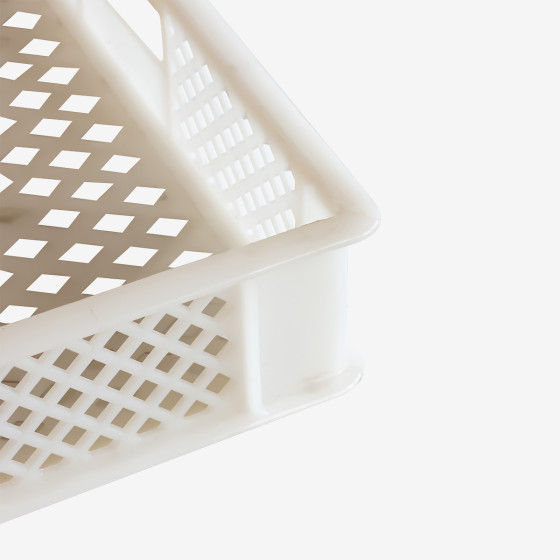 Finely perforated crate with handles 600 x 400 mm - 14 L and 22 L - white