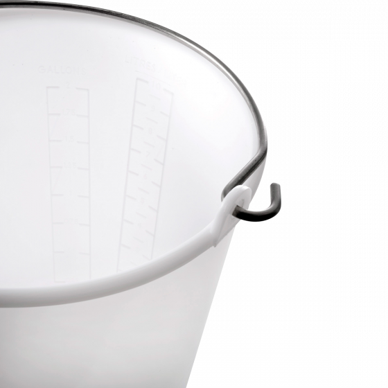 Round bucket with stainless steel handle