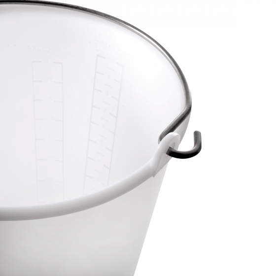 Graduated round bucket with stainless steel handle