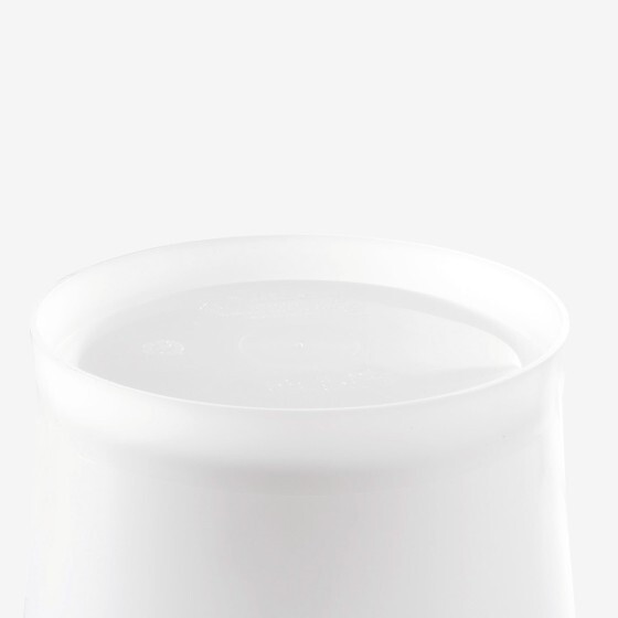 Graduated round bucket with stainless steel handle
