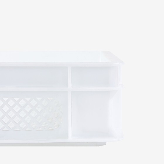 Finely perforated crate 600 x 400