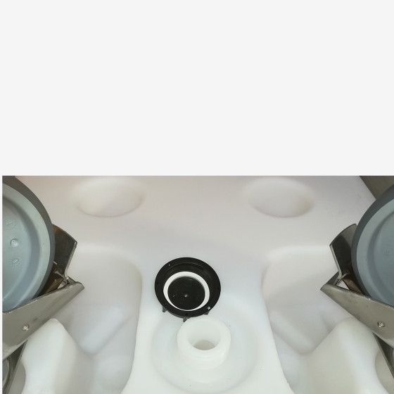 Double-wall container - stainless steel wheel housing